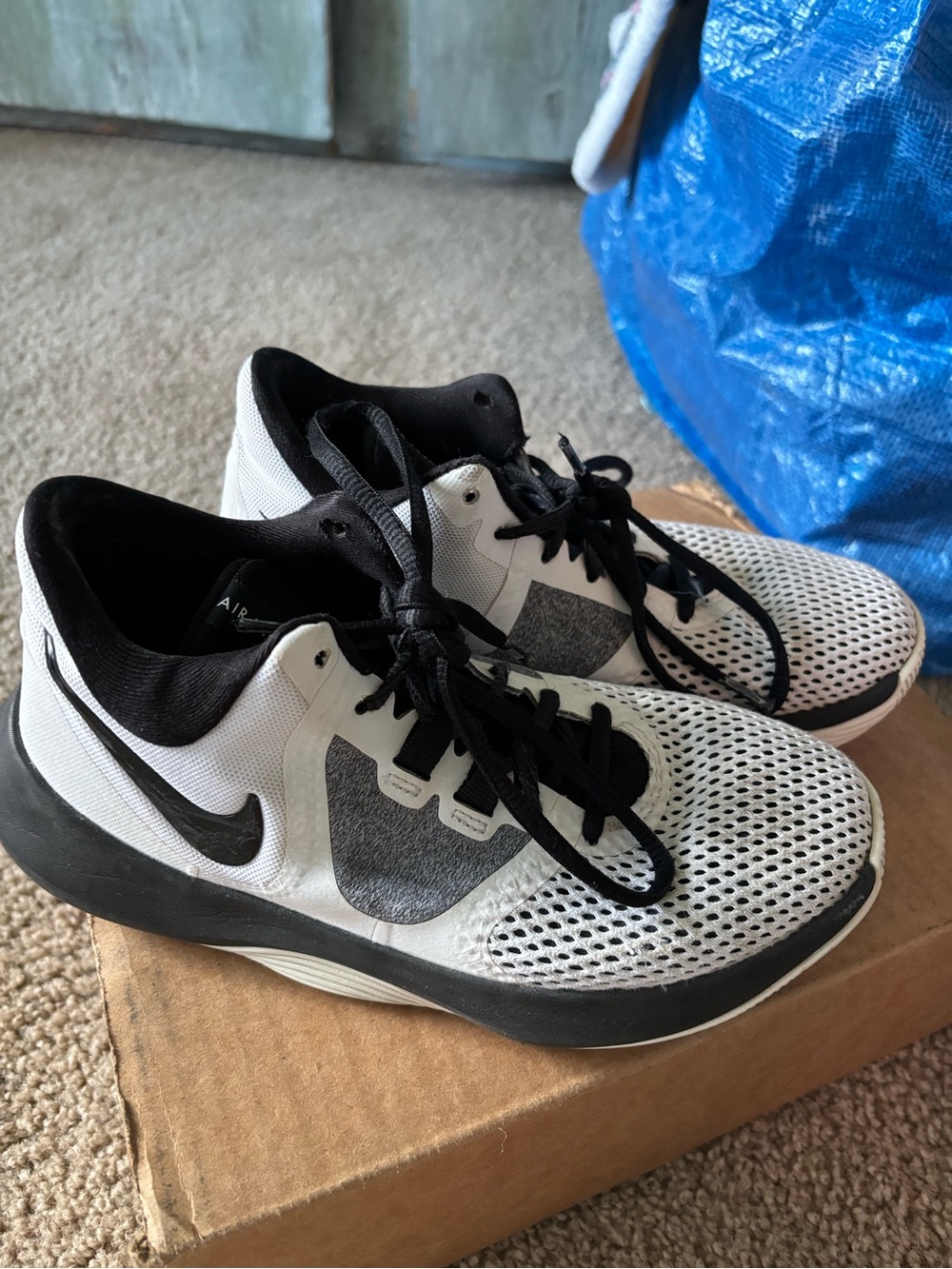 Nike Men's Black and White Mesh Training Sneakers